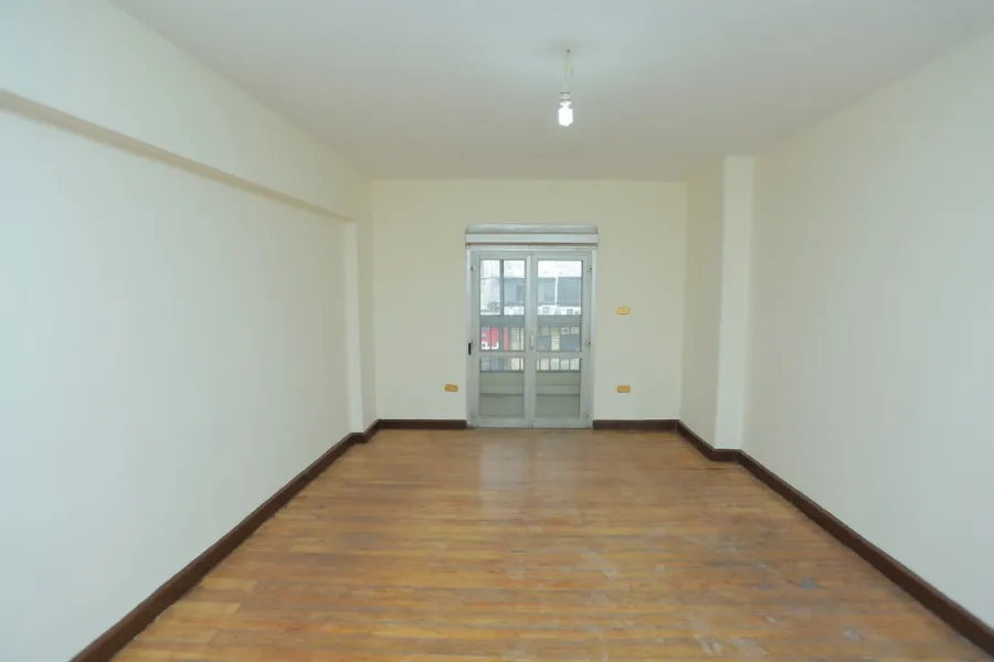 مكتب ادارى للايجار 200م زيزنيا (ش.أبو قير مباشرة)