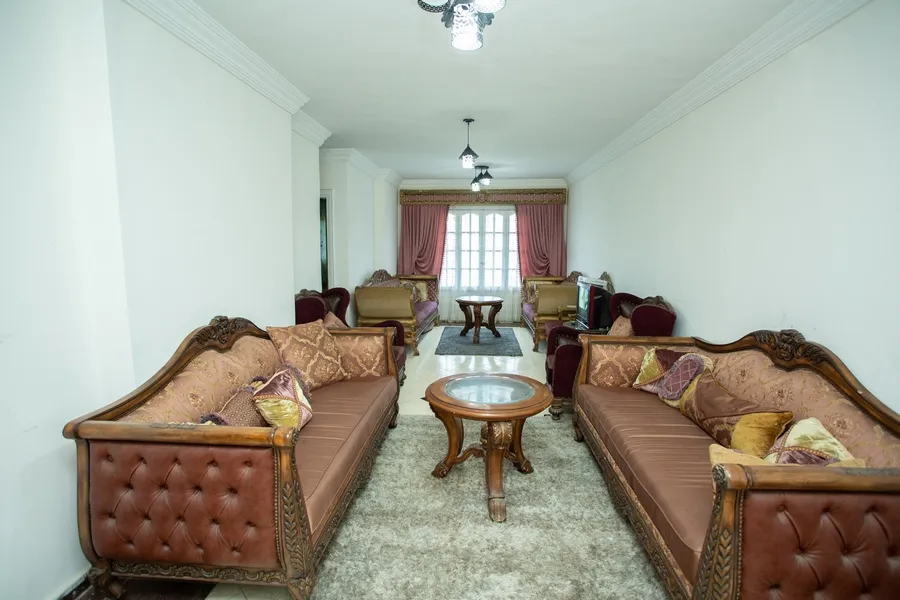 شقة للبيع 135م ميامي (أمام الأكاديمية)