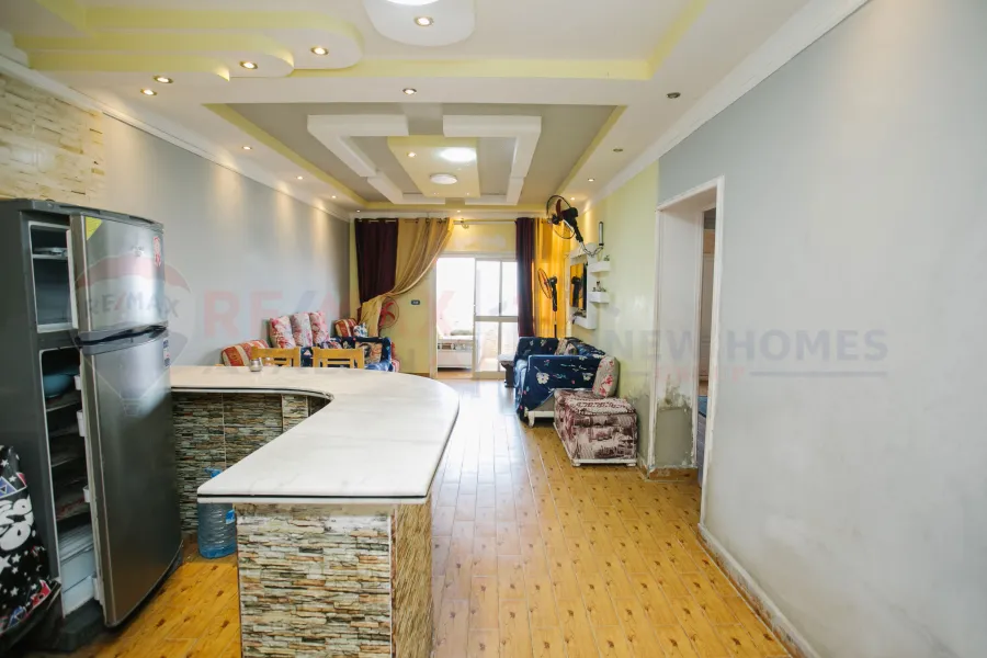 شقة للبيع 120 م سيدي بشر(علي البحر مباشرة)