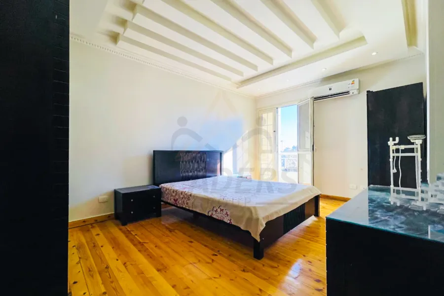 شقة للايجار 210 م سان ستيفانو (علي الترام مباشره)