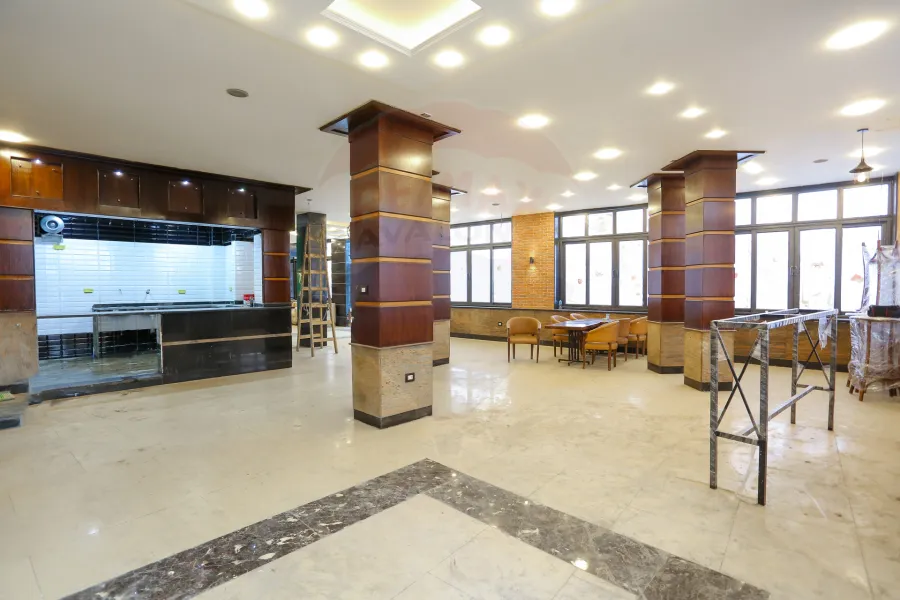 Store for sale 423 m + Mizzane 70 m Al-Mansheya (Direct on sea) - available for cafe or restaurant