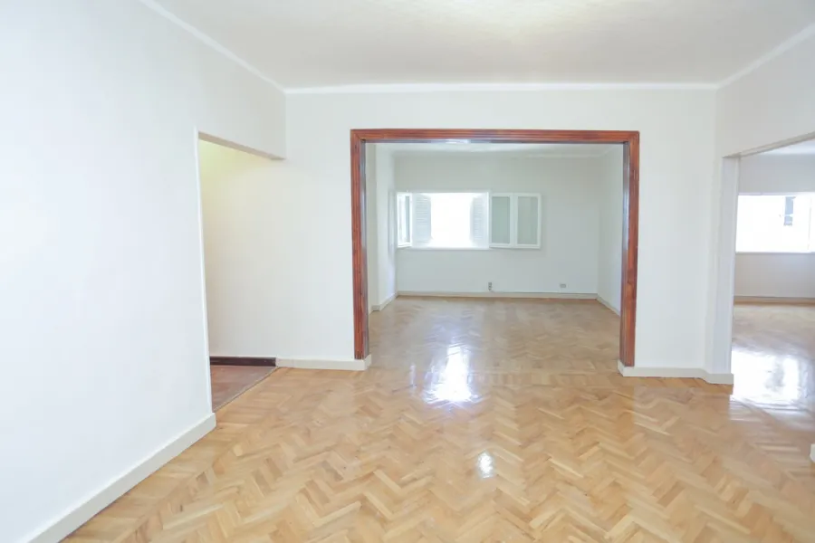 شقة للايجار 230م لوران (شارع أبوقير الرئيسي)