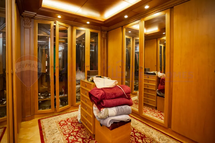 شقة للبيع 600 م سان ستيفانو (على البحر مباشرة - برج النحاس)