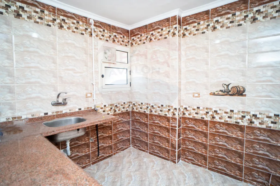 شقة للبيع 140 م لوران  (خطوات من البحر)