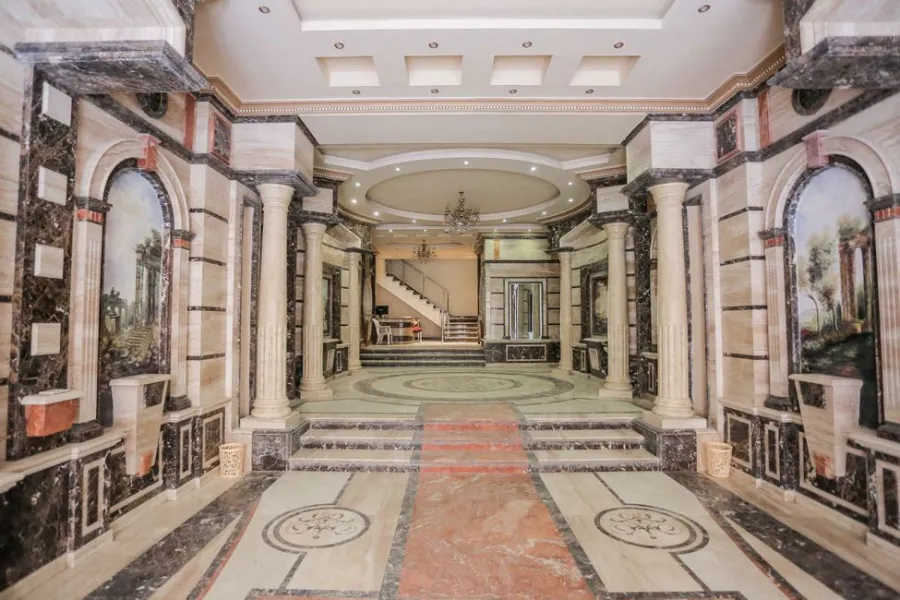 شقة للبيع 262م لوران (ش سرهنك - عمارة عزيز شنودة) 