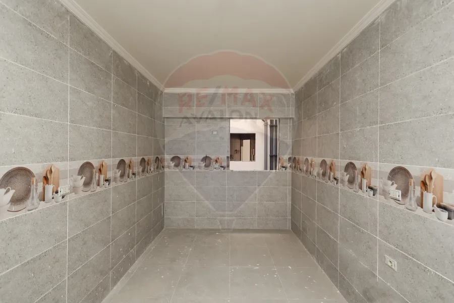 شقة للبيع 140 م المعمورة الشاطئ (خطوات من البحر)