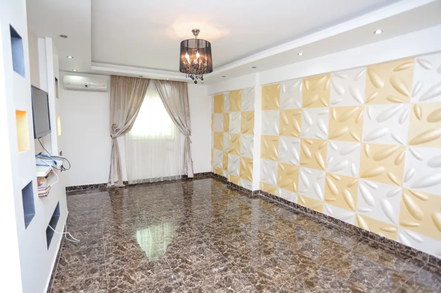 شقة للبيع 170م  سان ستفانو (متفرع من ش عبد السلام عارف)