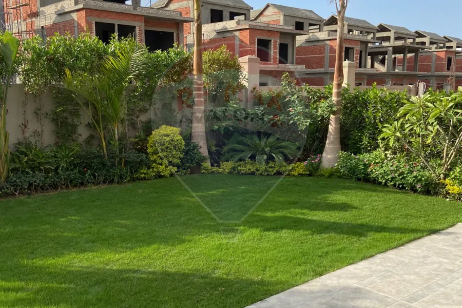 فيلا مستقلة للبيع 405 م سموحة الجديدة (كومباوند مروج - الفرات)