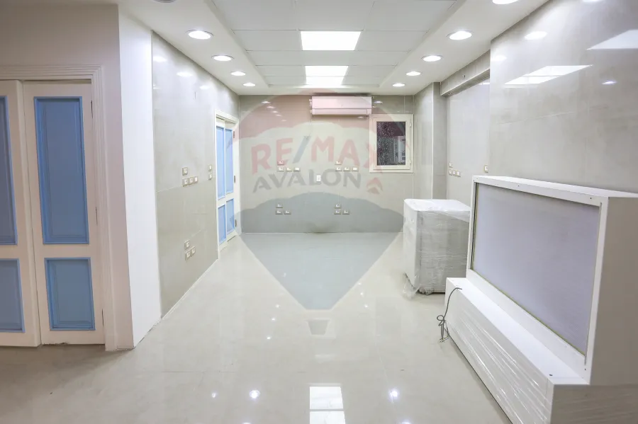 Administrative Unit Licensed for rent 360 m El Hadaya (steps from the El Hadaya tram)