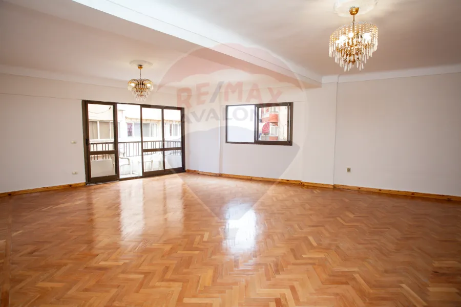 شقه للبيع 160 م سموحة (ش مصطفي كامل)