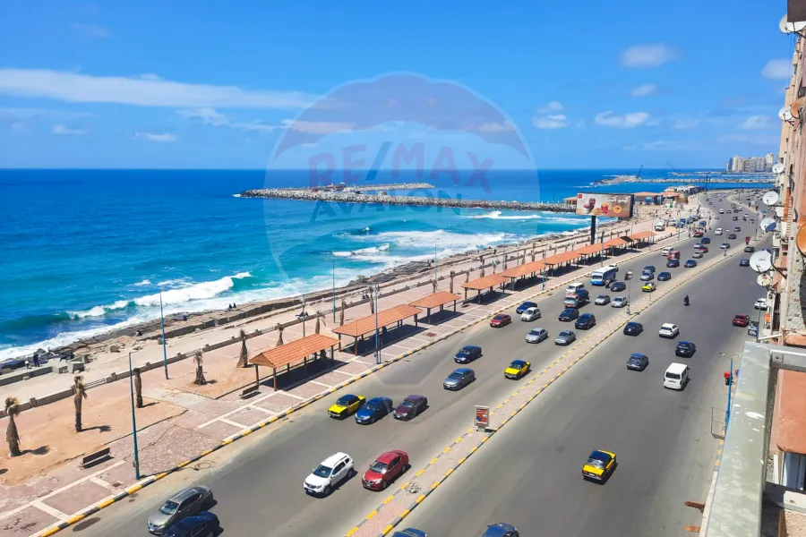 شقة للايجار المفروش 156 م لوران (علي البحر مباشرة)