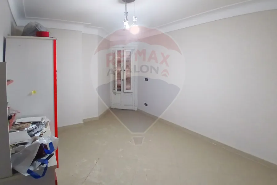 شقة للايجار 178 م سموحة (ش الخمسين)