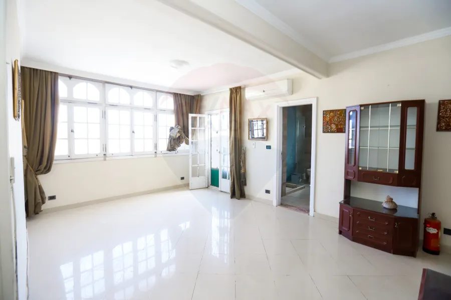 شقة للبيع 275م سموحة  (  ش بهاء الدين الغتوري )