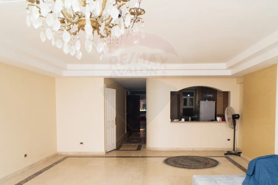 شقة للبيع 200 م كليوباترا (علي البحر مباشرة)