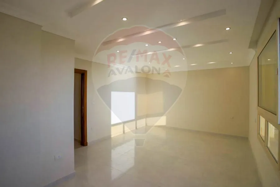 شقة للبيع 165 م سبورتنج (خطوات من البحر)