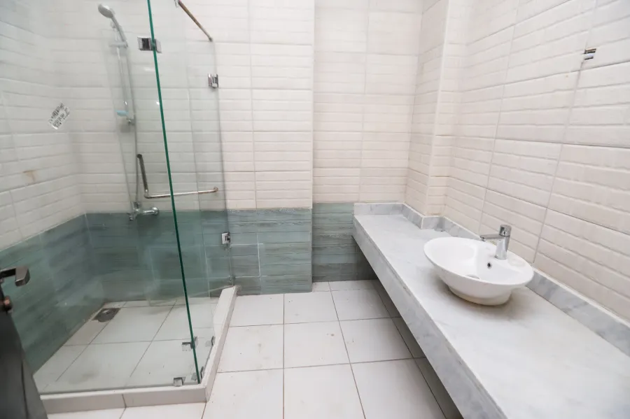 فيلا مرخصة ومسجلة للبيع 650م كينج مريوط (كومباوند 8)