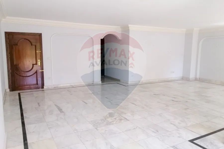 شقة للإيجار 270 م سموحة (شارع الصفا- فيو قصر الاميره فوزيه)