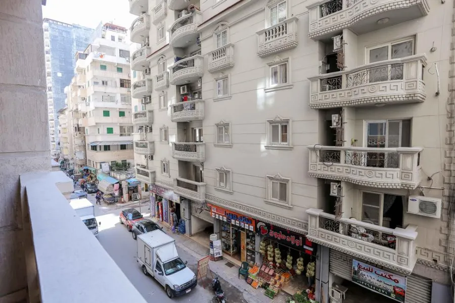 شقة للبيع 262م لوران (ش سرهنك - عمارة عزيز شنودة) 