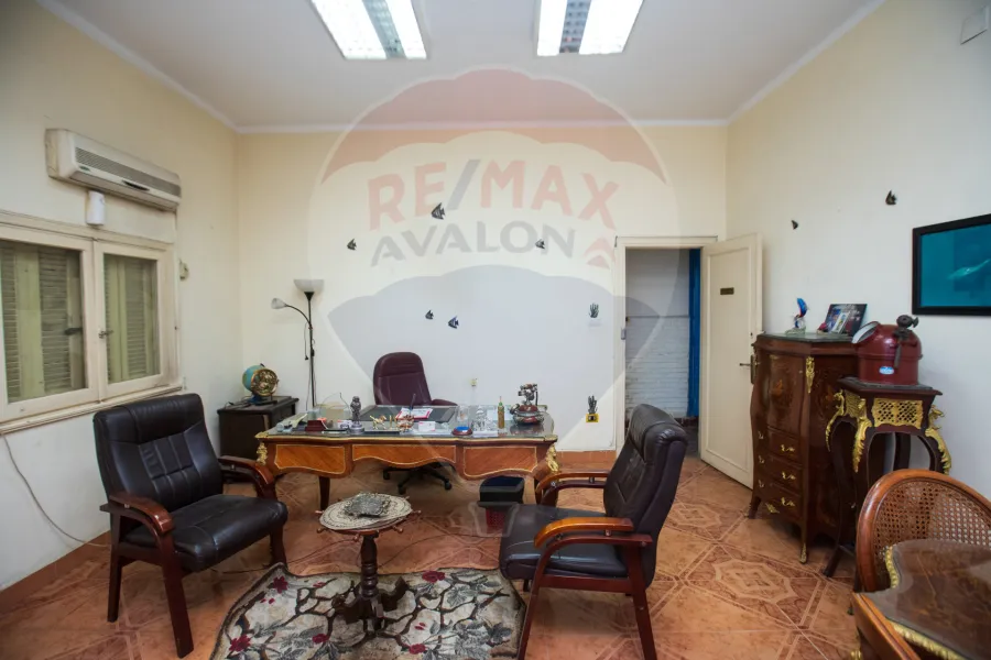 شقة إدارى للإيجار 170 م ميامى (على البحر مباشرة)