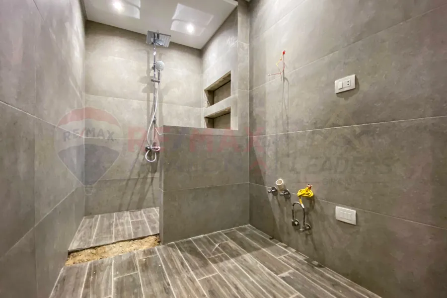 شقه للبيع 168 م سموحه (فالوري انطونيادس)