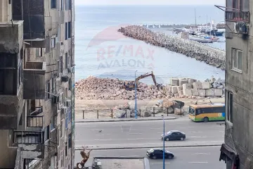 شقة للبيع 100 م لوران (على البحر مباشرة)