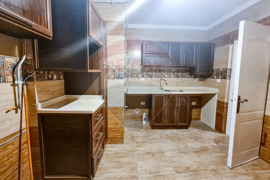 شقة  للإيجار 185 م كفر عبده (شارع سانت جينى)