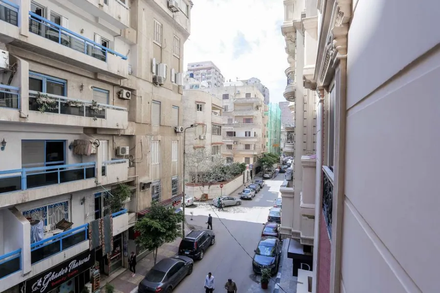 شقة للبيع 262م لوران (ش سرهنك - عمارة عزيز شنودة) 