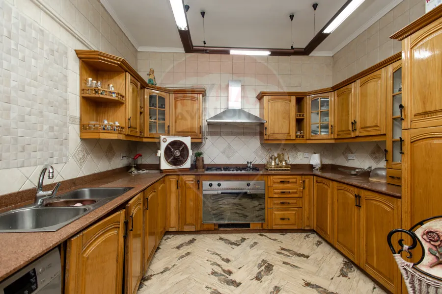 شقة للبيع 350 م  سابا باشا (على البحر مباشرة)