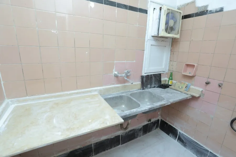 مكتب ادارى للايجار 200م زيزنيا (ش.أبو قير مباشرة)