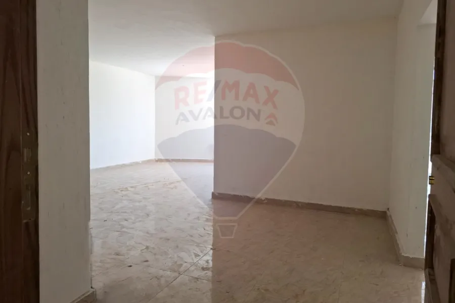 شقه للبيع 180 م سموحة (جراند فيو)