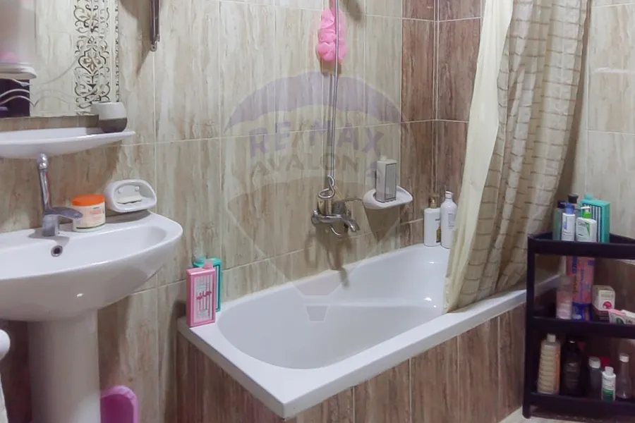 شقة للبيع 135 م المندرة (بجوار مدرسه فيوتشر للغات)