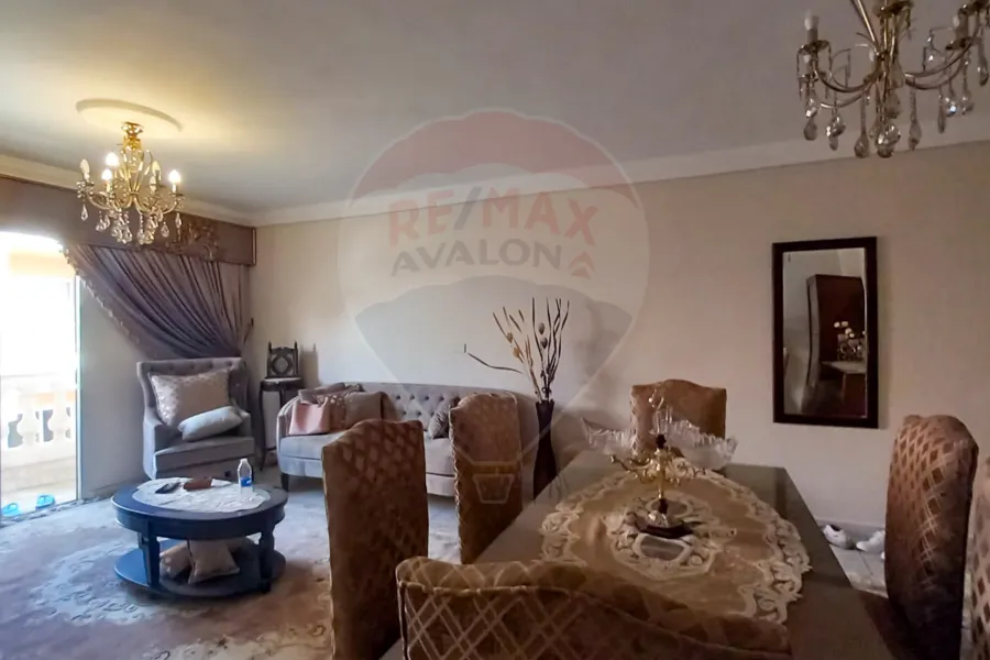 شقة للبيع 110 م محرم بك ( خطوات من محور المحمودية )