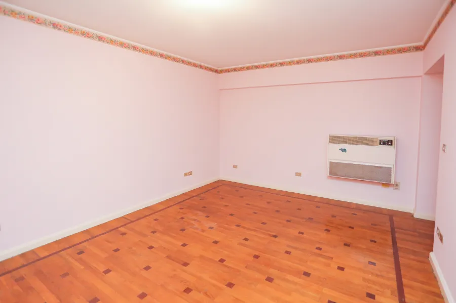 شقة للبيع 350 م رشدى (شارع المعسكر الروماني)