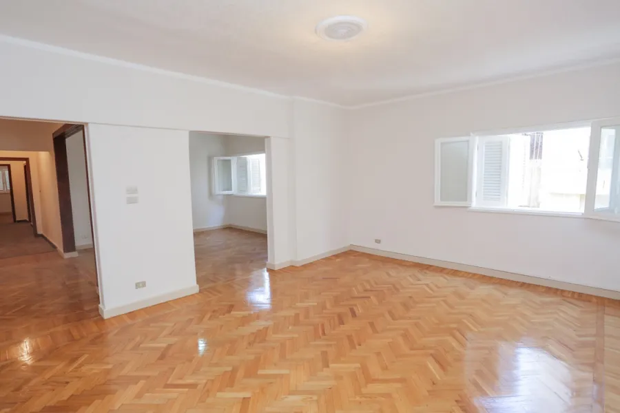 شقة للايجار 230م لوران (شارع أبوقير الرئيسي)