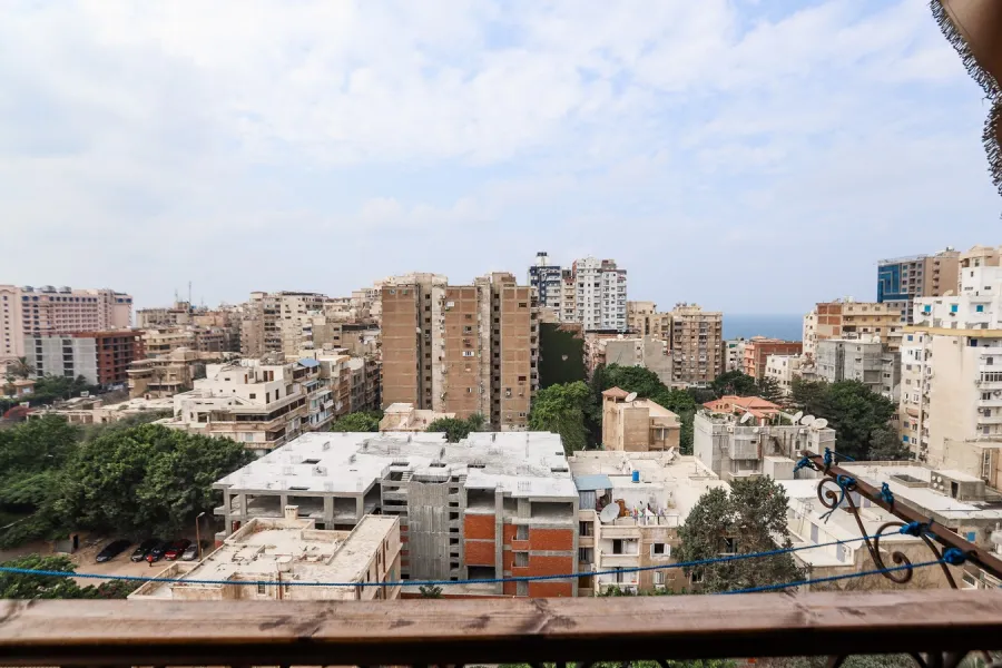 شقة للبيع 200م رشدي (متفرع من ش رشدى باشا)