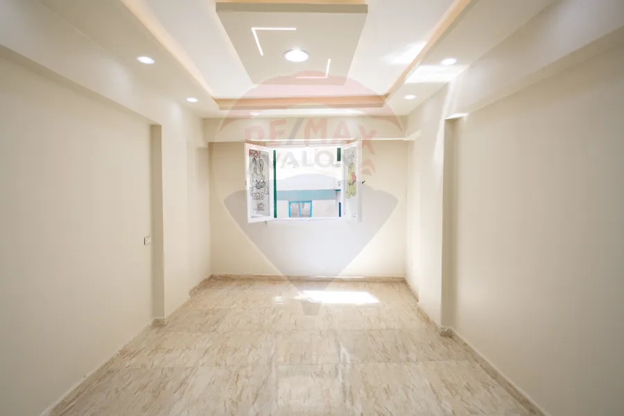 شقة للبيع 135 م ميامي (متفرع من ش جمال عبد الناصر)