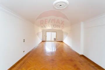 شقة للبيع 235 م كفر عبده (ش سكينة بنت الحسين)