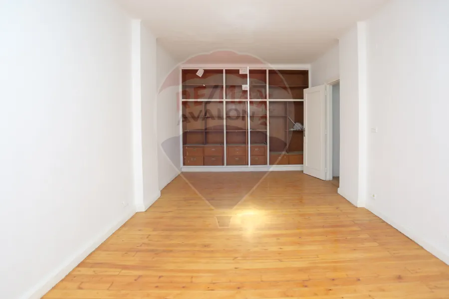 شقة للإيجار 220 م محطة الرمل (شارع السلطان حسين - منطقة الشلالات)