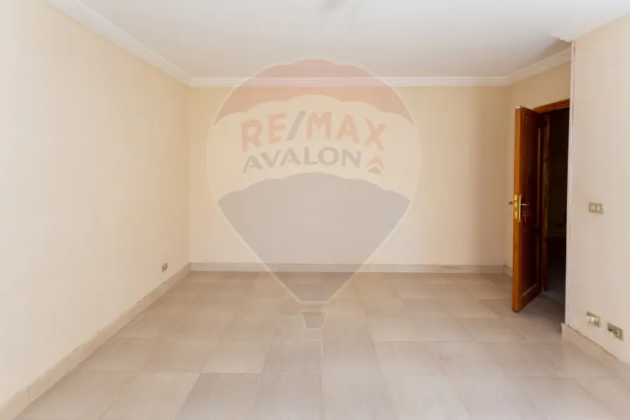 Apartment for sale 200 m Roushdy (steps from the tram)