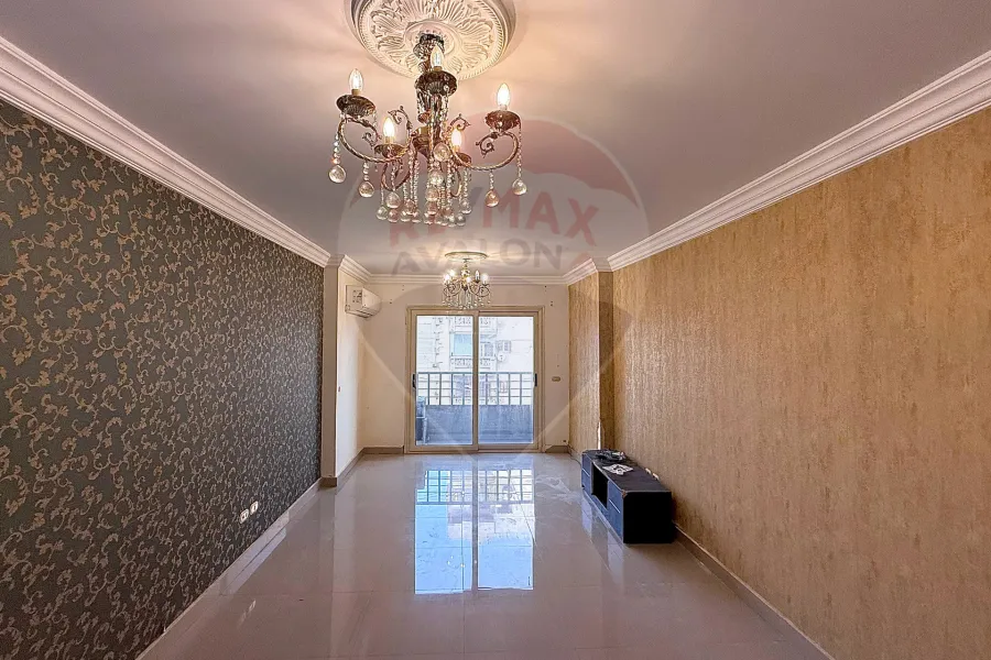 Apartment for sale 100 m Camp Caesar (Steps from Port Said St)