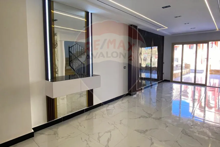 فيلا ستاند الون للبيع (بيرلا مارينا) 250 م