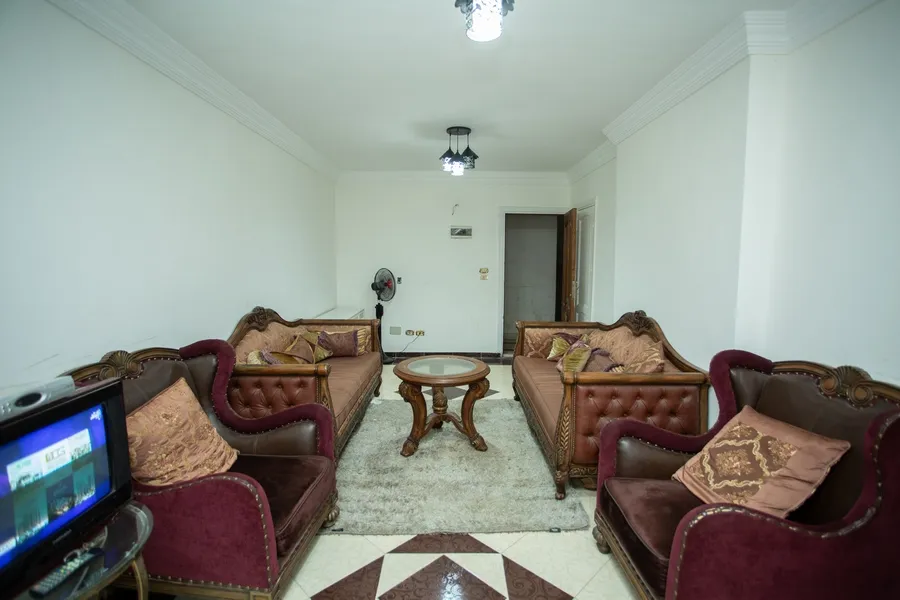 شقة للبيع 135م ميامي (أمام الأكاديمية)