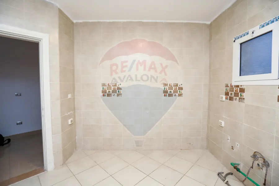 شقه للايجار 220 م  سموحه ( ابراج الجيش )