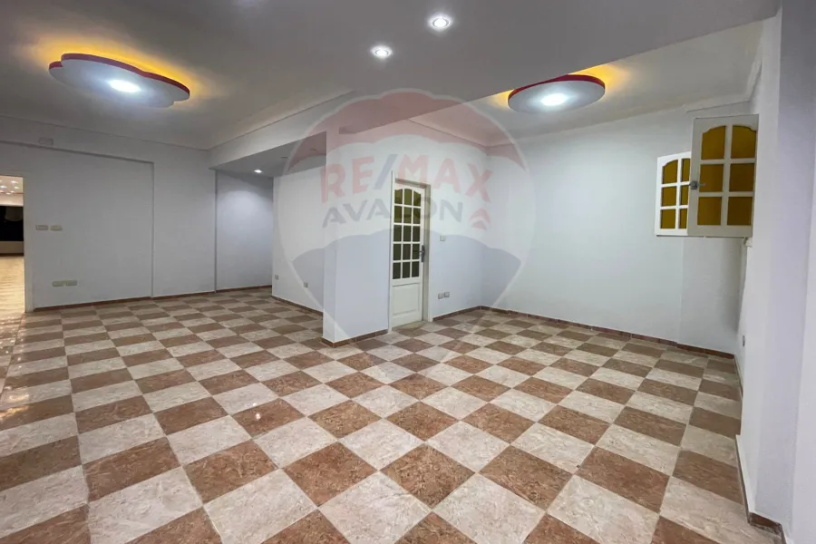 شقة للبيع 200 م العصافرة (خطوات من البحر)