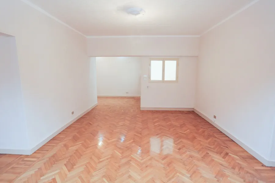 شقة للايجار 230م لوران (شارع أبوقير الرئيسي)