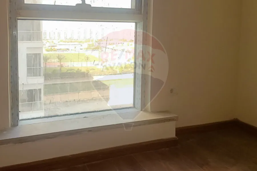 شقة للإيجار 175 م سموحة (جراند فيو)