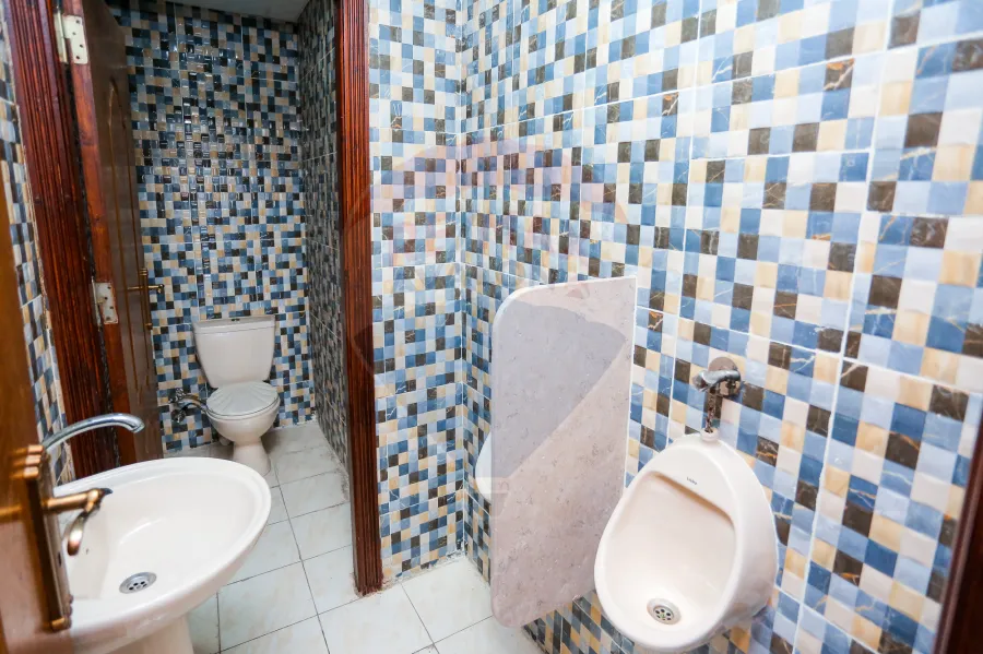 ميزان ادارى للايجار 225 م كامب شيزار ( ش كليه الهندسه )