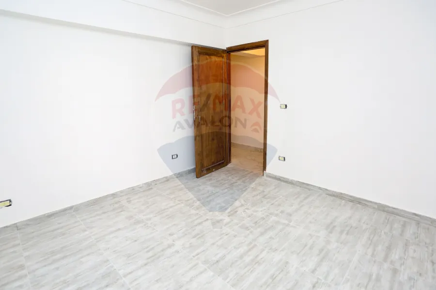 شقة للبيع 196 م سموحة ( كومباوند الإتحادية -أمام حدائق أنطونيادس)