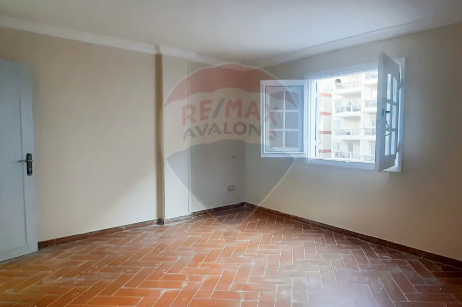 شقة للايجار 180 م سموحة (ش الريادة)