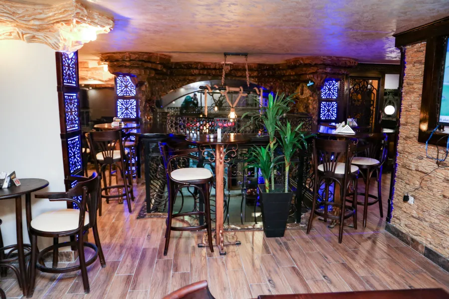 محل و ميزانين للبيع  300 م  السرايا - ( متفرع من طريق الجيش )